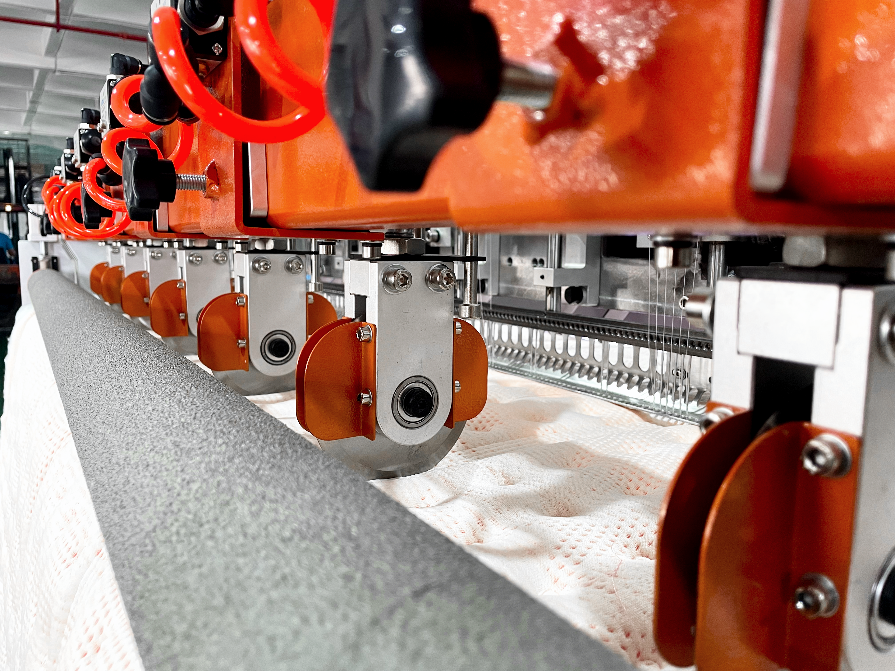 Mesin quilting dan sulaman pelbagai fungsional auto